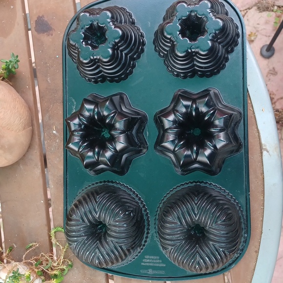 Nordic Ware mini bundt pan - Picture 2 of 3